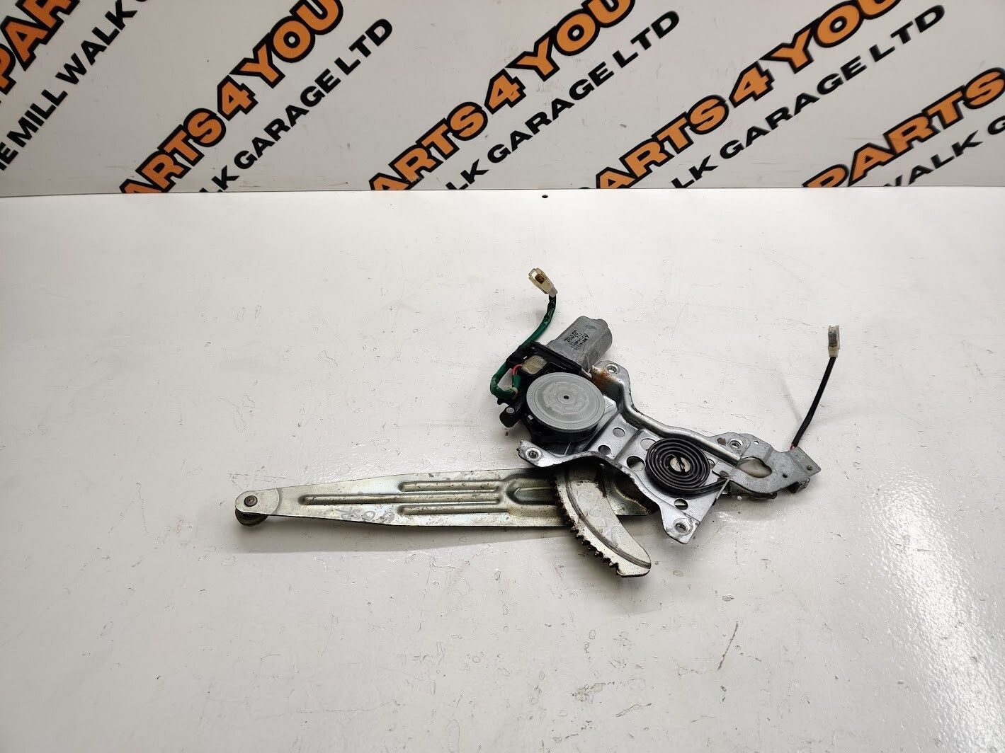 Mitsubishi L200 Window Regulator