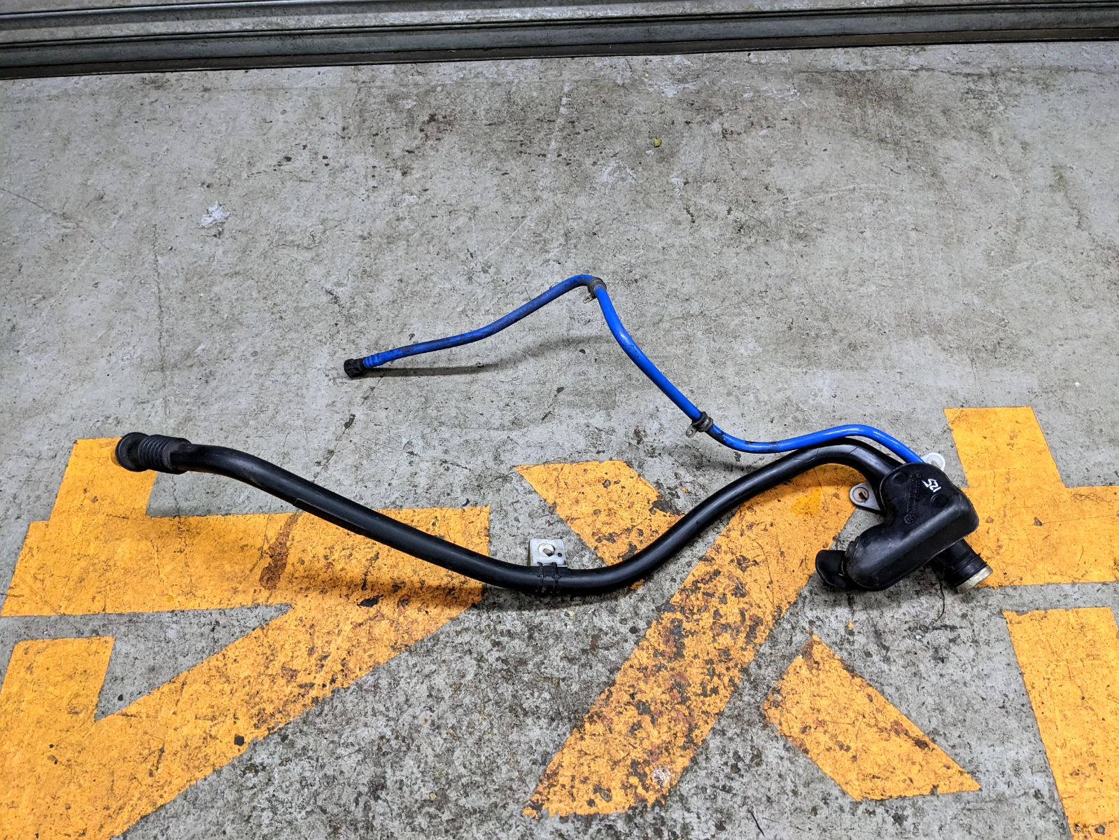 Mercedes-Benz M-Class Hoses & Pipes